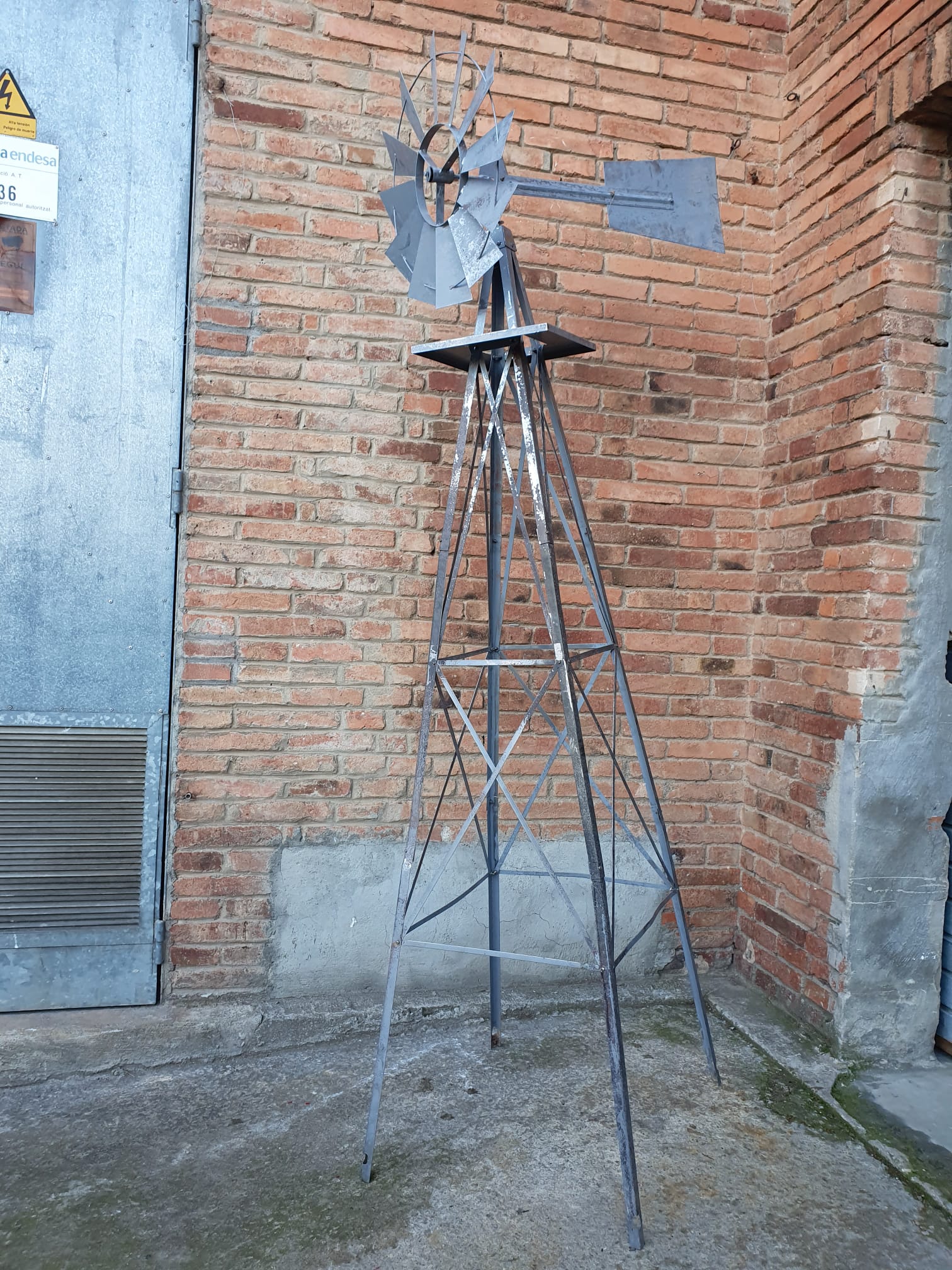 molino viento veleta madera metal 250x66x100 1u.